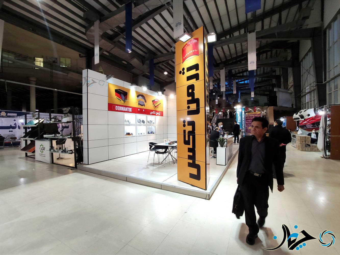 گزارش تصویری چرخان از نمایشگاه خودرو و قطعات استان زنجان 1400