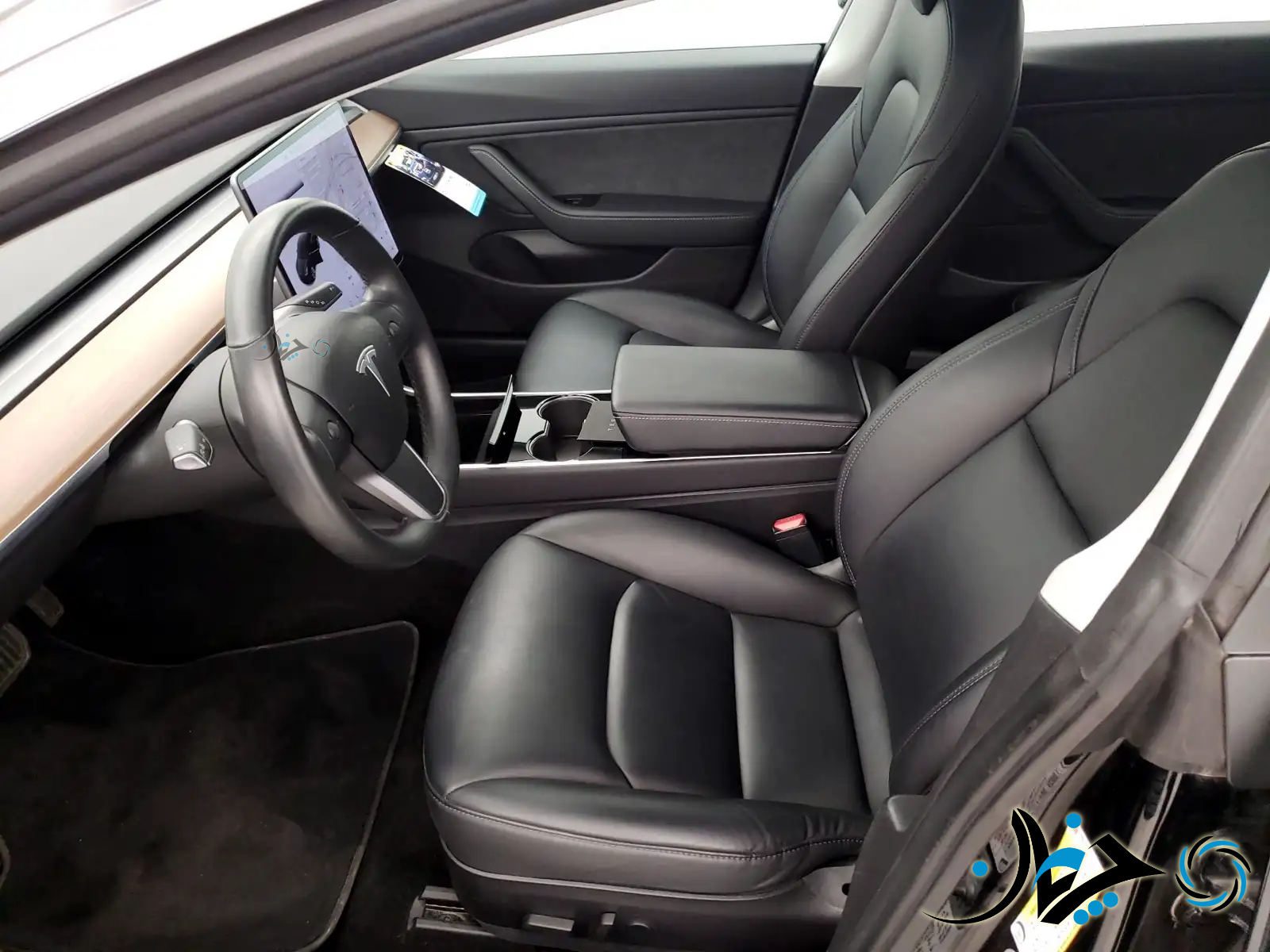 تسلا مدل 3 در شرکت جتکو، یکی از زیرمجموعه‌های ایران خودرو دیده شد (تصویر)