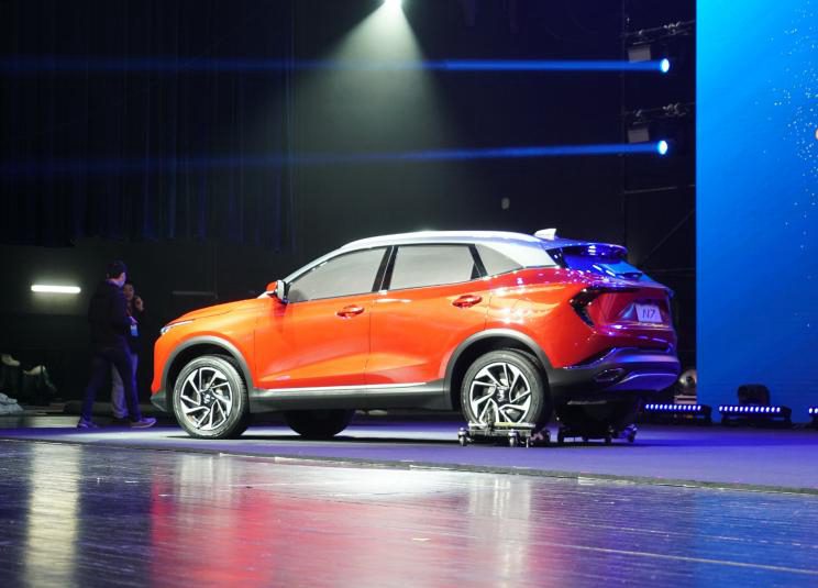 سوئیست DX9 به‌همراه دو خودروی مفهومی جدید، رسما معرفی شد