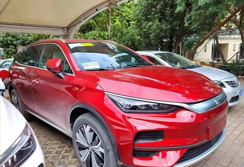 بی‌وای‌دی تانگ برقی، زیبای ۲.۳ تنی