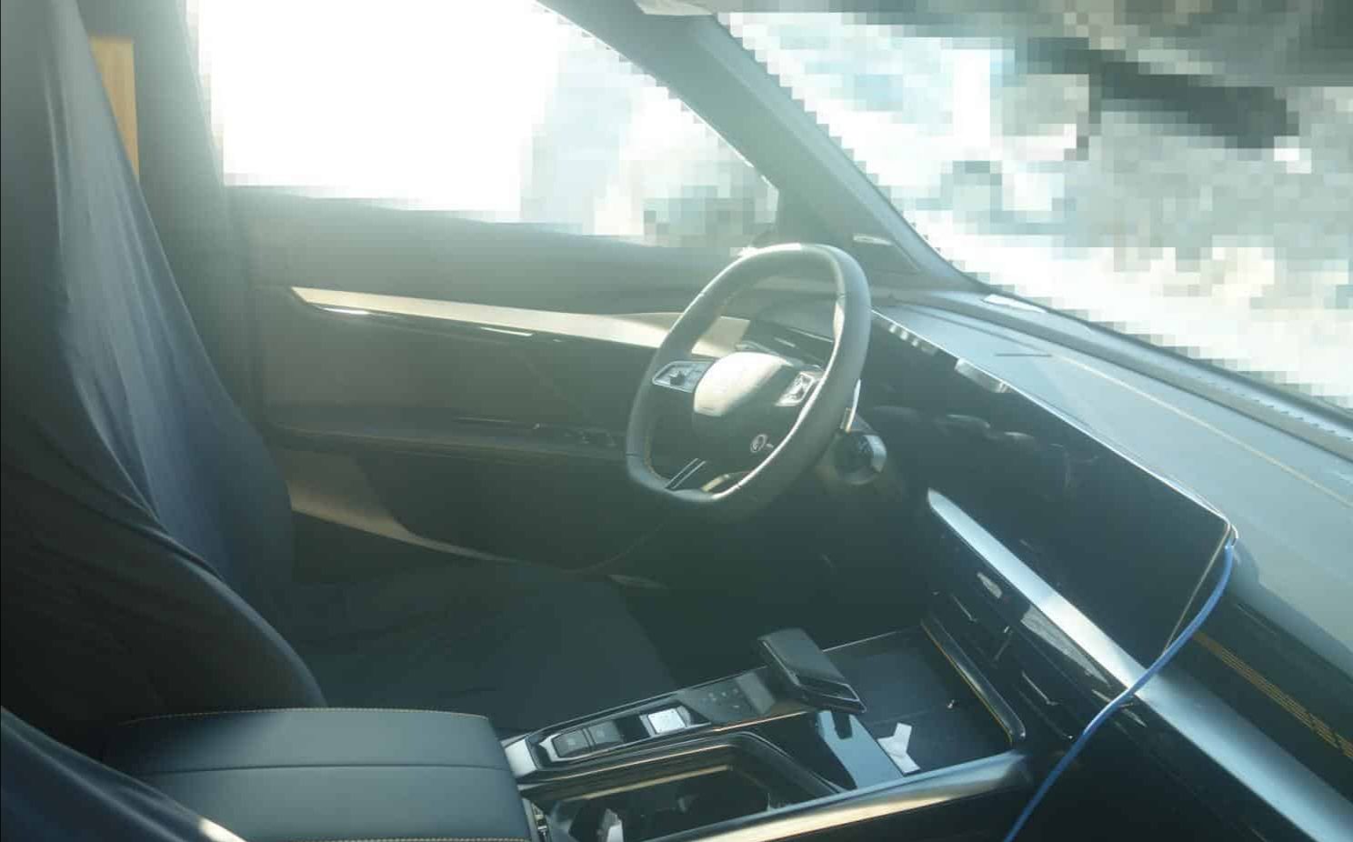 تصاویر جدید از فضای داخلی ام‌جی ۵ اسکورپیو