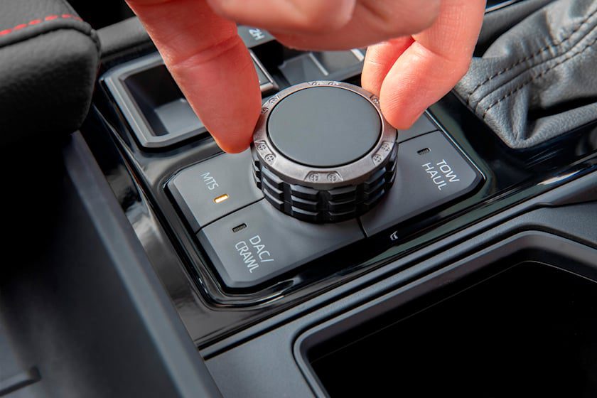 دو تویوتا توندرا هیبریدی ساخته شده به حراج گذاشته می‌شوند