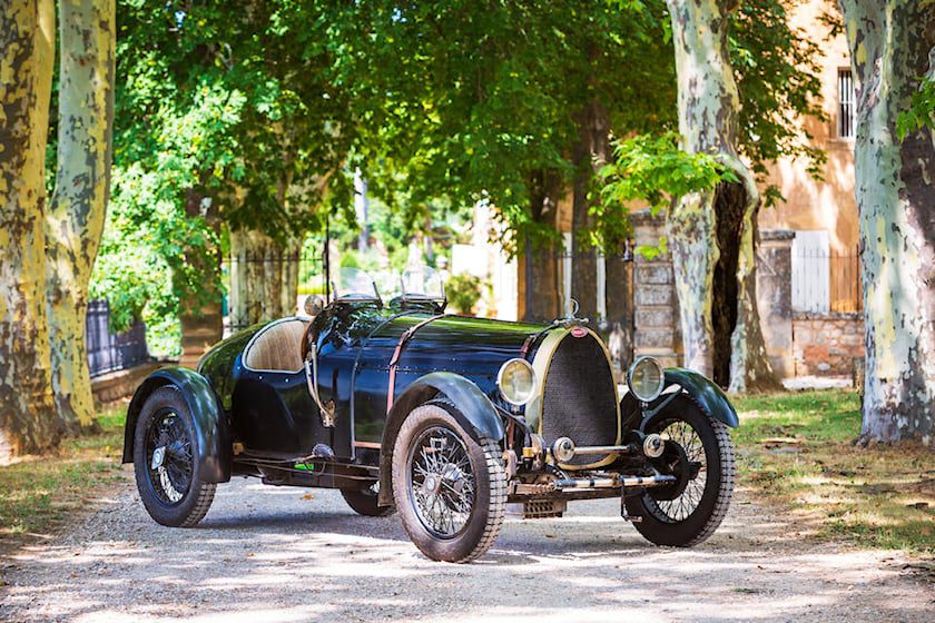 بوگاتی صد سالگی V8 را جشن می‌گیرد