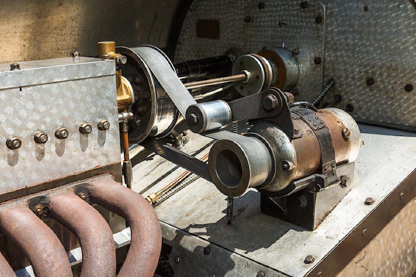 بوگاتی صد سالگی V8 را جشن می‌گیرد