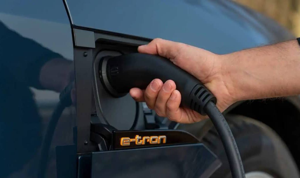 ارائه شارژهای کُند، تولید خودروهای برقی را با خطر مواجه می‌کند!