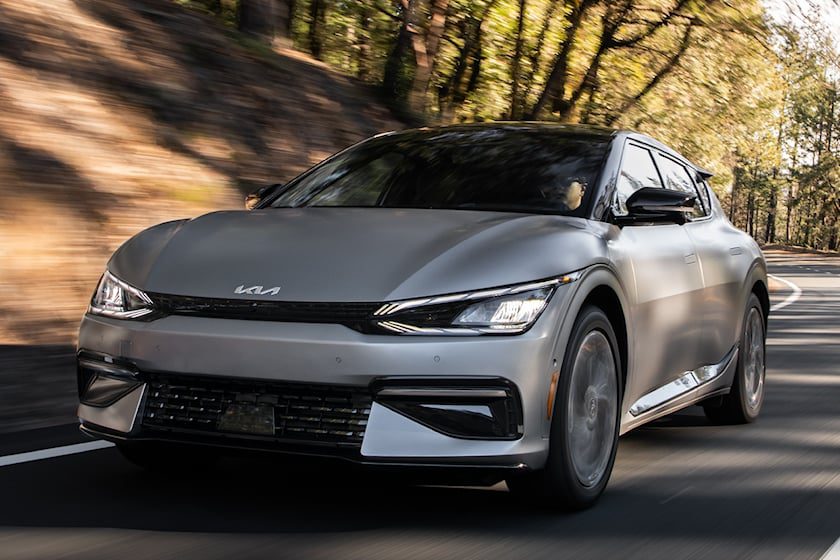 کیا در حال بررسی صدای عجیب EV6 است