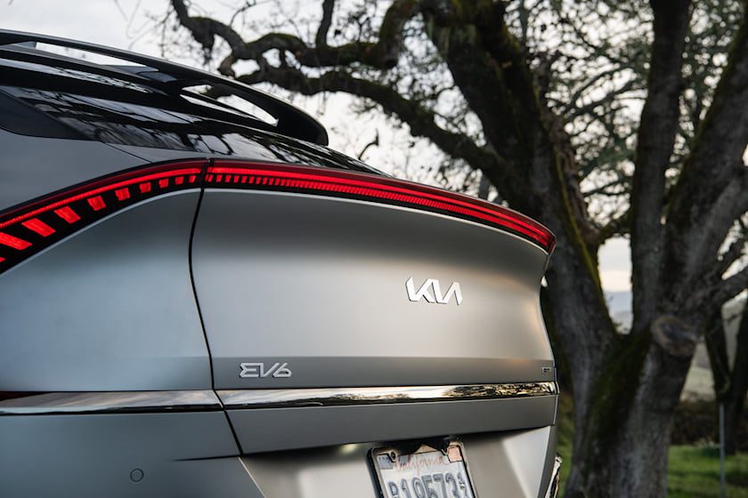 کیا در حال بررسی صدای عجیب EV6 است