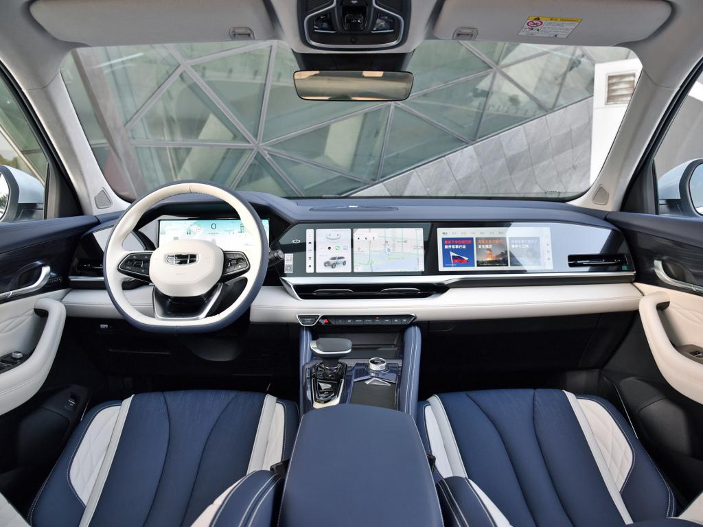 خودروی هیبریدی جیلی با برد ۱۳۰۰ کیلومتر، در سطح جهانی عرضه می‌شود