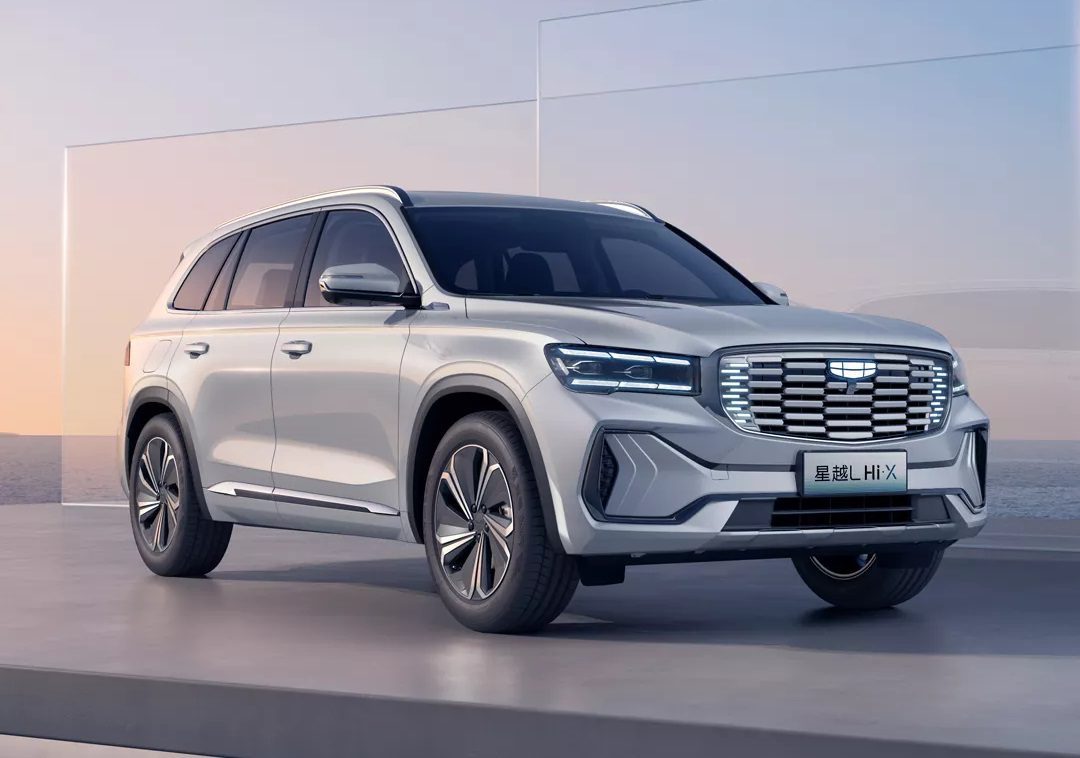 خودروی هیبریدی جیلی با برد ۱۳۰۰ کیلومتر، در سطح جهانی عرضه می‌شود