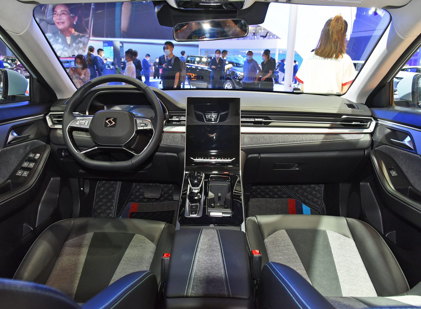 پیش‌فروش سدان تمام الکتریکی جک