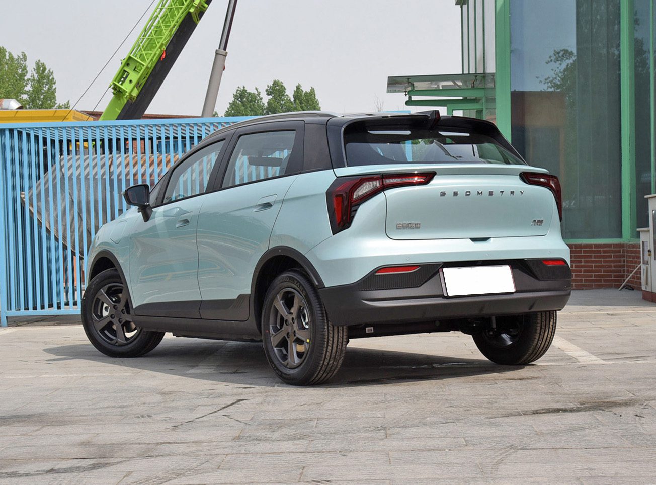 نمایش خودروی الکتریکی ژئومتری ای، محصولی از جیلی