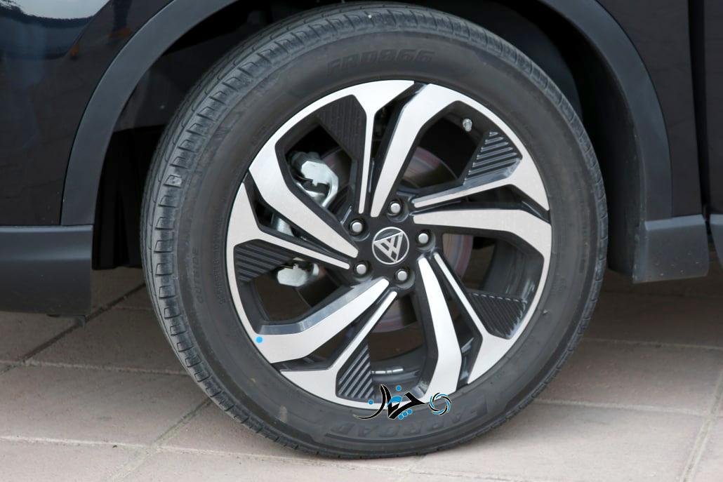 نگاهی به مکث تیارا 7 نفره؛ اولین کراس‌اوور مونتاژی مکث موتور و گروه ماموت