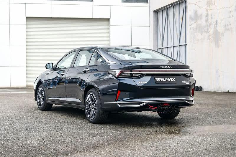 دانگ فنگ YIXUAN MAX، سدان سایز D ایران خودرو در دو تیپ بنزینی و هیبریدی می‌آید