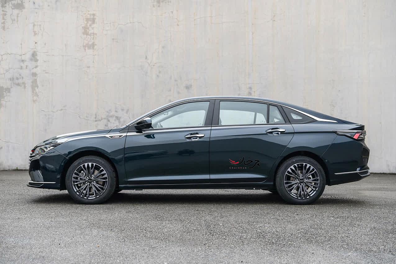 دانگ فنگ YIXUAN MAX، سدان سایز D ایران خودرو در دو تیپ بنزینی و هیبریدی می‌آید