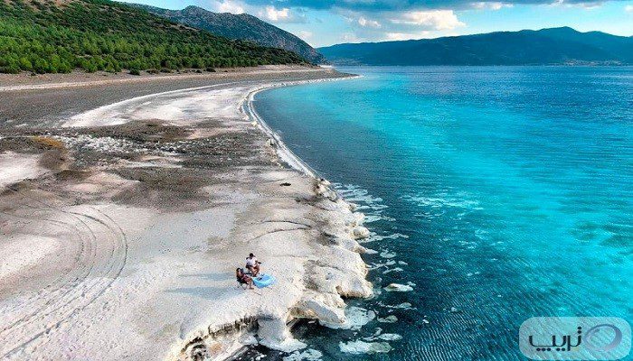 راهنمای جامع سفر به آنتالیا با خودروی شخصی نمایی از سواحل شهر کاس در نزدیکی آنتالیا