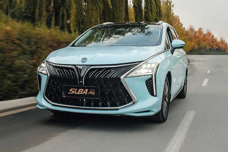 شرکت فردا موتور با عرضه سوبا M4 قصد معرفی لوکس ترین خودور ایران دارد. برند SUBA محصولاتی لوکس دارد و خودروی 7 نفره SUBA M4 با مشخصات فنی