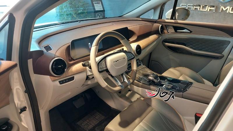 شرکت فردا موتور با عرضه سوبا M4 قصد معرفی لوکس ترین خودور ایران دارد. برند SUBA محصولاتی لوکس دارد و خودروی 7 نفره SUBA M4 با مشخصات فنی