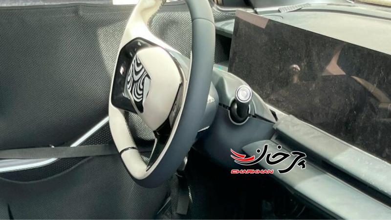 سدان جیلی با صفحه نمایش یک متری