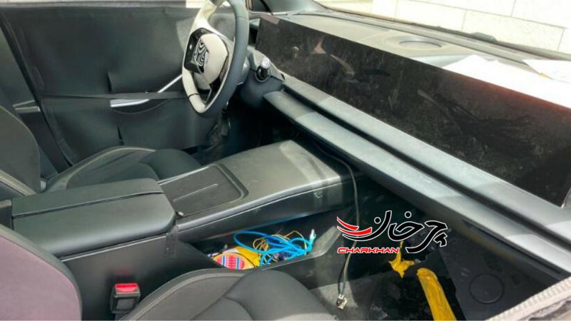 سدان جیلی با صفحه نمایش یک متری