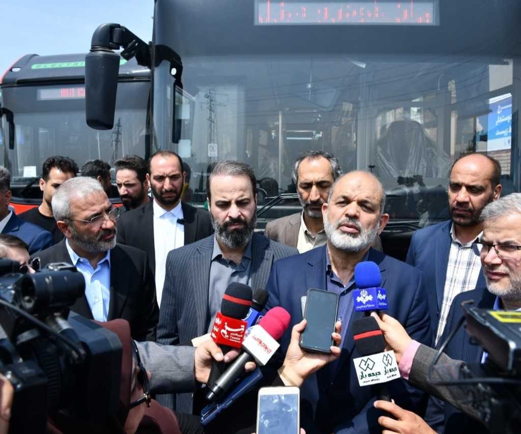 آغاز رسمی بهره‌برداری از ۴۰ دستگاه اتوبوس برقی ایران‌ خودرو دیزل در شهر کرج