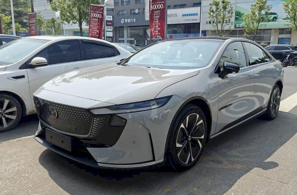 رونمایی از مزدا EZ-6 جدید: سدان هیبریدی میان‌رده با قیمت حدودی ۱ میلیارد تومان!