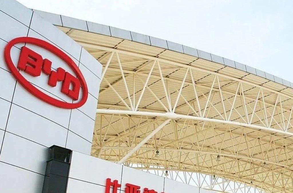 BYD اعلام کرد: اگر سیستم پارک خودکار خودرو خطا کند، ما خسارت را پرداخت می‌کنیم!