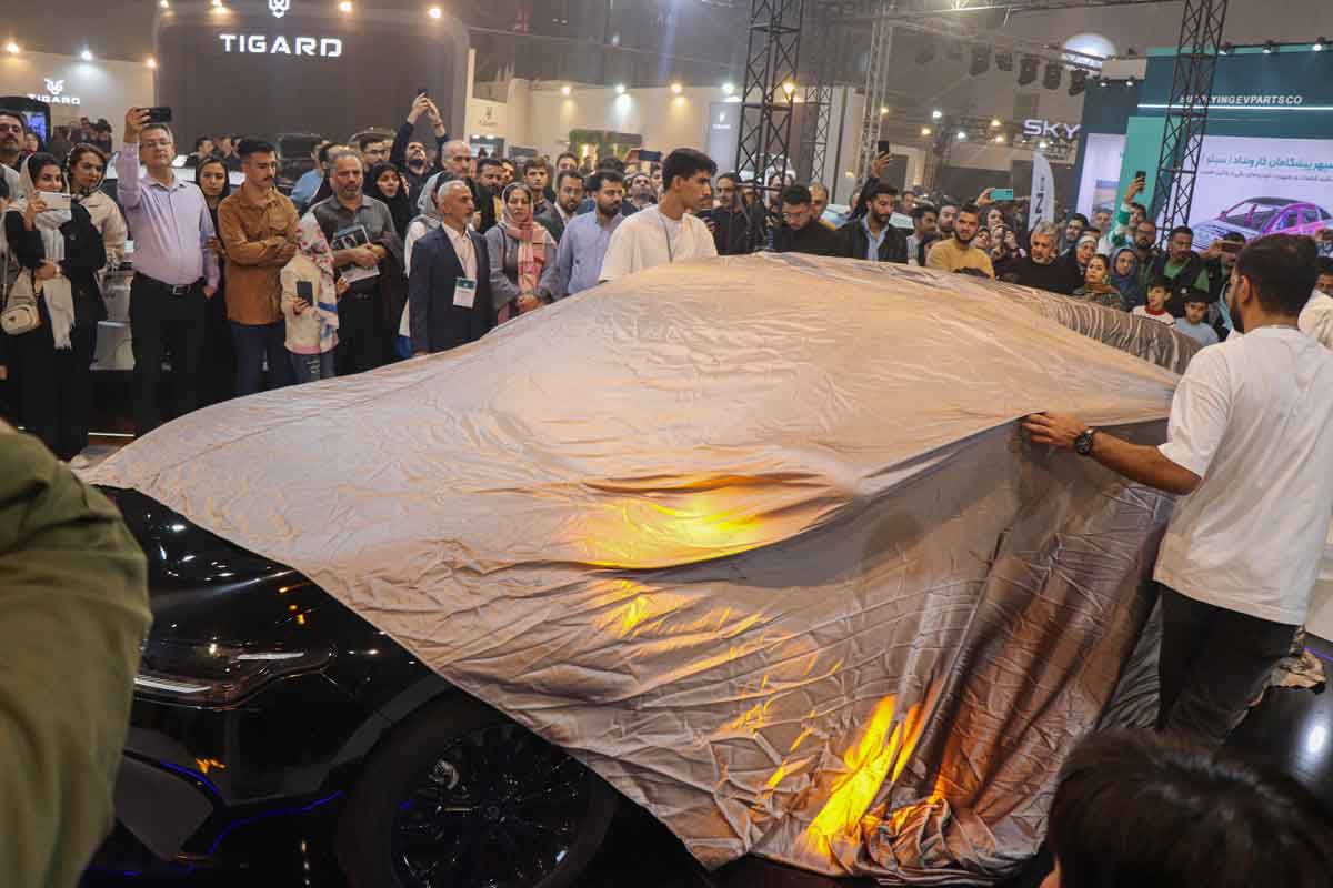 رونمایی از محصولات جدید مجتمع خودروسازی آرین در نمایشگاه خودرو اصفهان