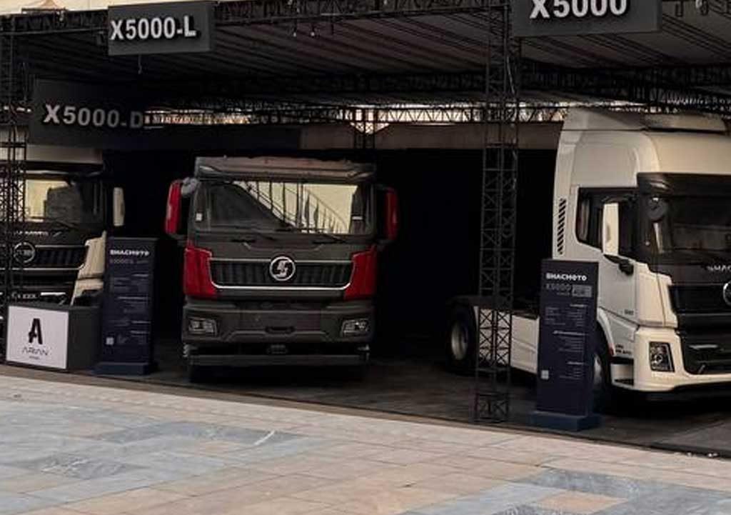 حضور شرکت آرین دیزل با کامیون‌های شکموتو در نمایشگاه حمل‌ونقل تهران