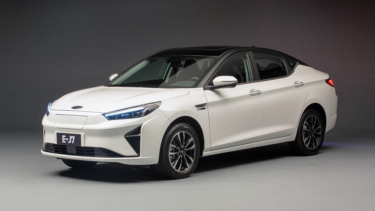 بازار خودرو در ایران با خودرو برقی