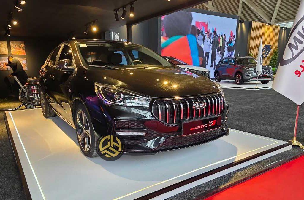 رونمایی مدیران خودرو از ام وی ام X77 در نمایشگاه خودروی تهران