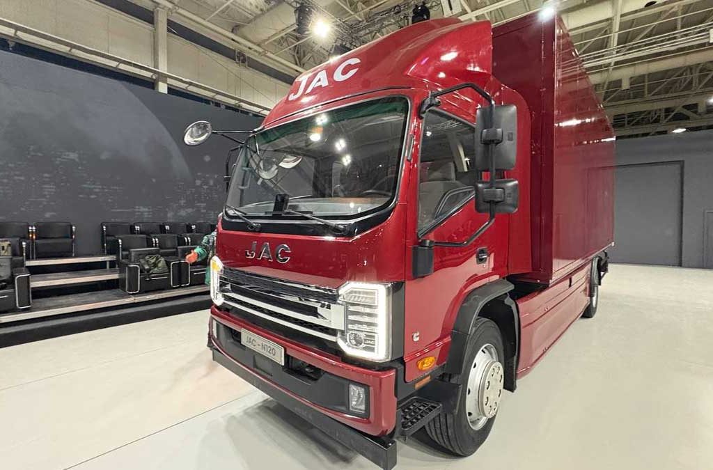 آرین دیزل از کامیونت 12 تن اتوماتیک جک رونمایی کرد