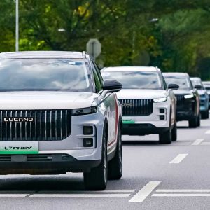 لوکانو L7 PHEV: ثبت رکورد ۱۳۵۳ کیلومتر در ماراتن ۷ کشور