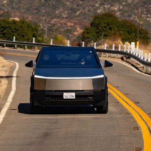 تجربه رانندگی با تسلا سایبرتراک