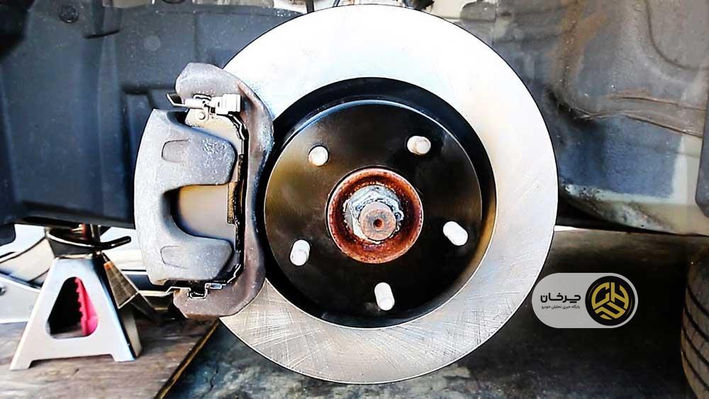 آموزش گام‌به‌گام تعویض لنت ترمز جلو و عقب خودرو