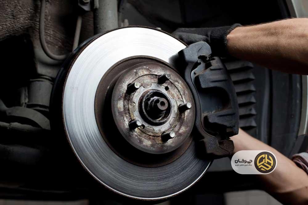 آموزش گام‌به‌گام تعویض لنت ترمز جلو و عقب خودرو