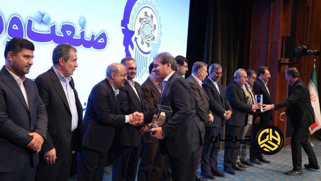 تندیس زرین روز ملی صنعت و معدن سروش موتور مبنا