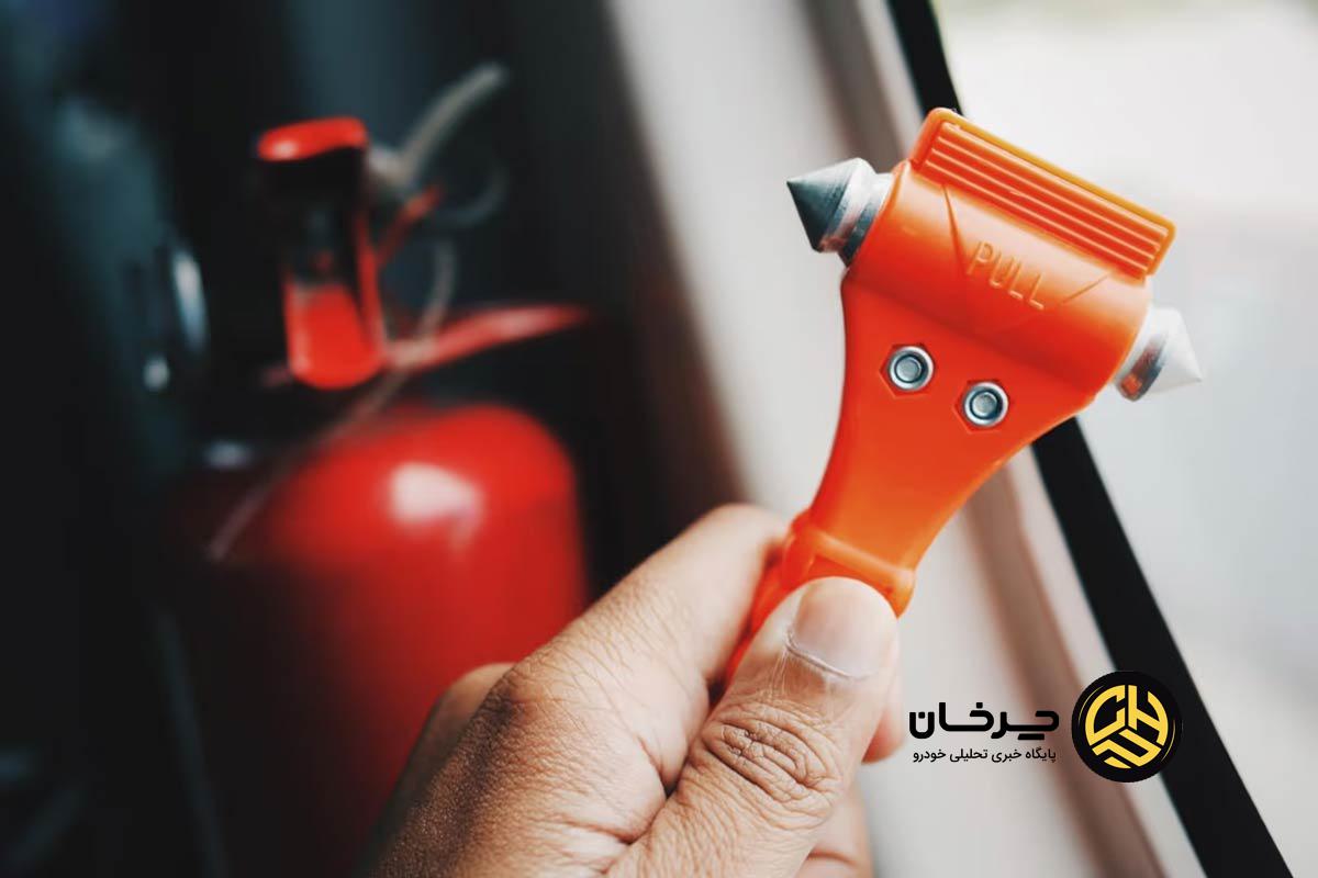 فرار از خودرو در حال غرق شدن