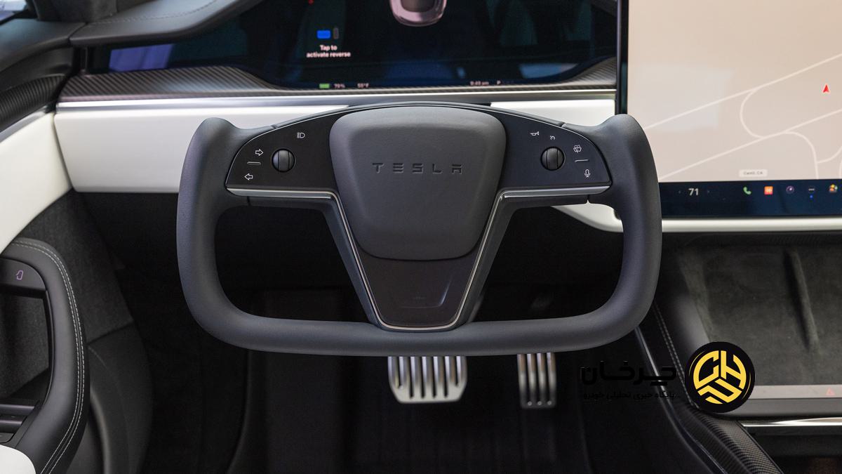 کنترل‌های لمسی روی فرمان