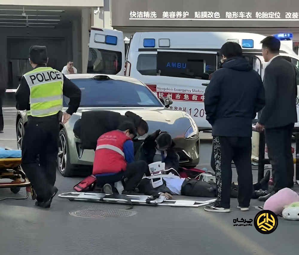 خودروی شیائومی SU7 هنگام دنده عقب با عابر پیاده برخورد کرد