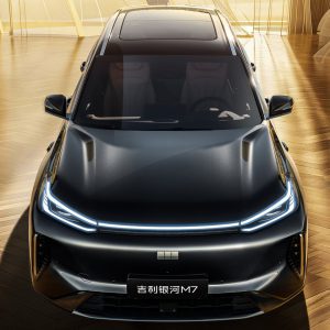 جیلی گالکسی ام۷ (۲۰۲۷) — کراس‌اوور هیبریدی جذاب چینی