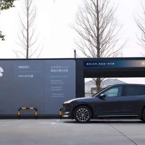 رکورد تعویض باتری نیو در کمتر از ۰٫۵ ثانیه در چین!