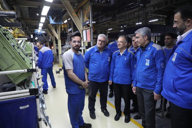 مدیرعامل ایران‌خودرو در بازدید از خط تولید: پایداری تولید و حفظ اشتغال دغدغه اصلی ماست/ باهم از شرایط دشوار عبور می‌کنیم
