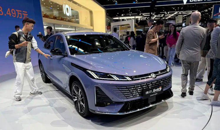 چانگان در نمایشگاه پکن 2026 دست پر آمد؛ Eado و CS75 PLUS هیبریدی با قیمت شگفت‌انگیز