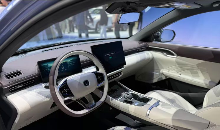 چانگان در نمایشگاه پکن 2026 دست پر آمد؛ Eado و CS75 PLUS هیبریدی با قیمت شگفت‌انگیز