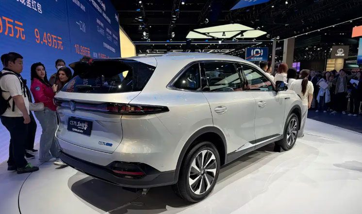 چانگان در نمایشگاه پکن 2026 دست پر آمد؛ Eado و CS75 PLUS هیبریدی با قیمت شگفت‌انگیز