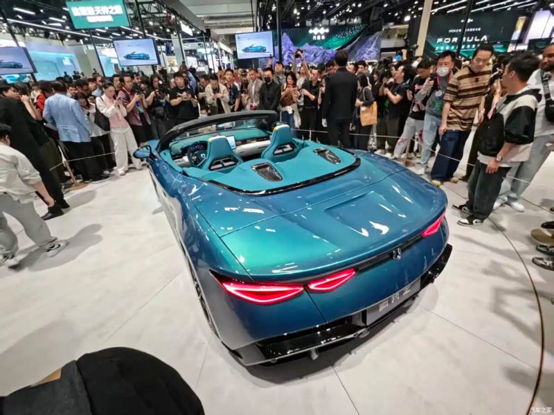 رونمایی از Denza Z Convertible در نمایشگاه پکن ۲۰۲۶؛ سوپراسپرت برقی BYD ابتدا در اروپا عرضه می‌شود
