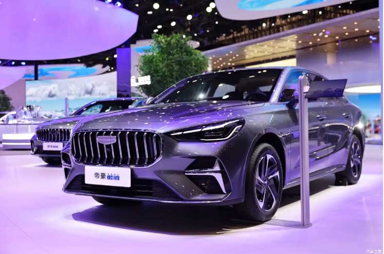 نمایشگاه خودرو پکن 2026؛ رونمایی رسمی جیلی Emgrand i‑HEV با نسل جدید هیبرید هوشمند