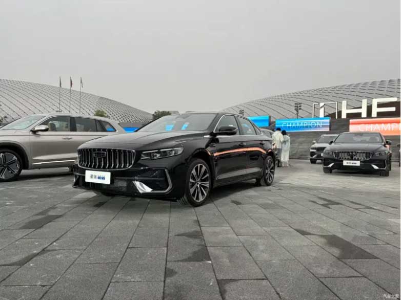 پیش‌فروش جیلی Preface i‑HEV آغاز شد؛ سدان هیبریدی ۳.۹۸ لیتری با قیمت ۱۵,۶۰۰ دلار