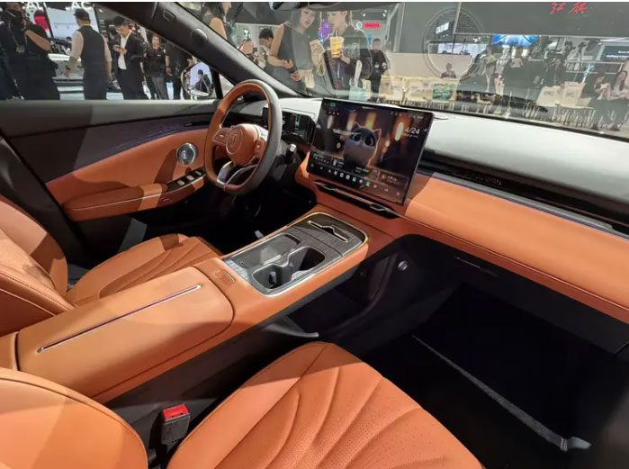 طوفان هونگچی در نمایشگاه پکن: از سدان‌های پلاگین هیبریدی تا غول آفرودی هزار اسب بخاری!