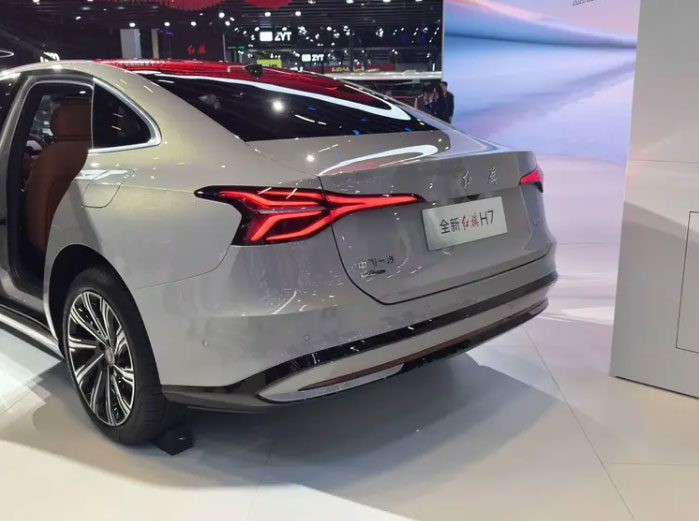 طوفان هونگچی در نمایشگاه پکن: از سدان‌های پلاگین هیبریدی تا غول آفرودی هزار اسب بخاری!